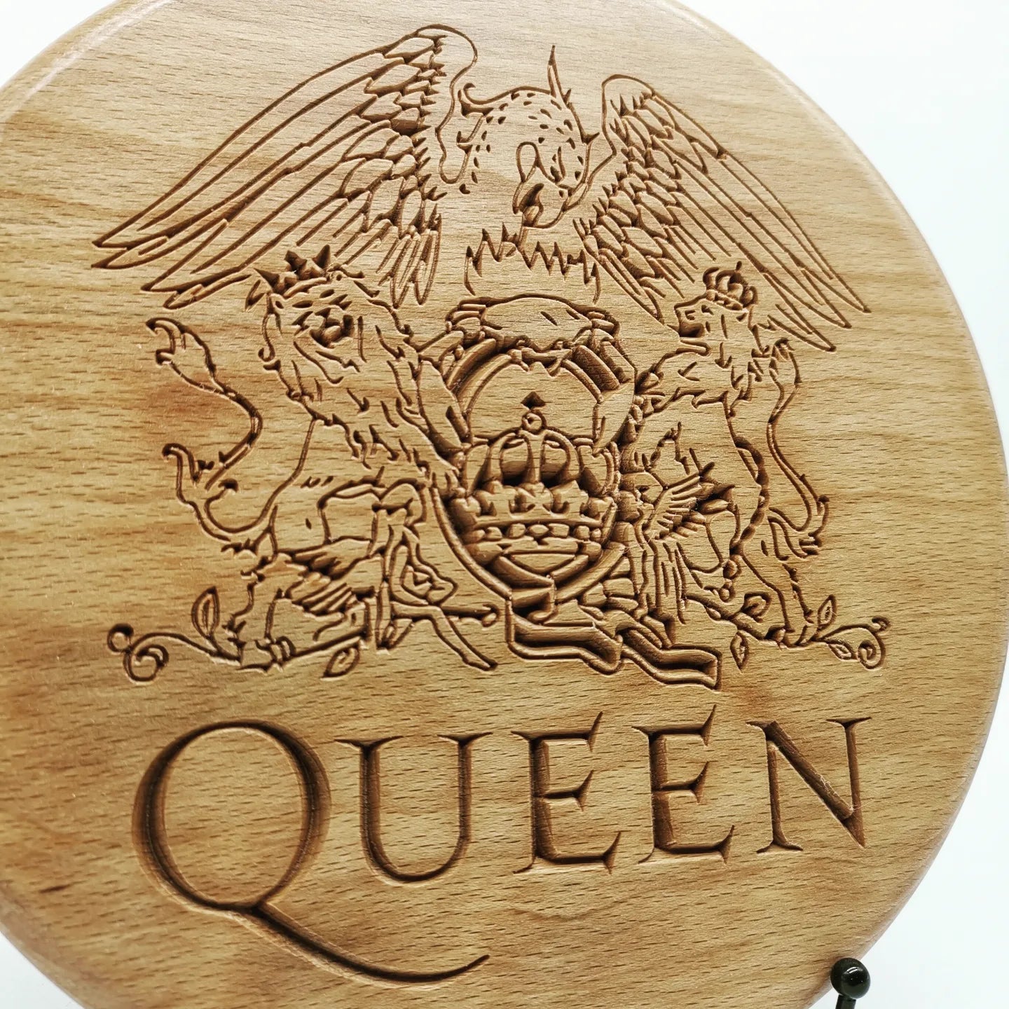 Queen crest