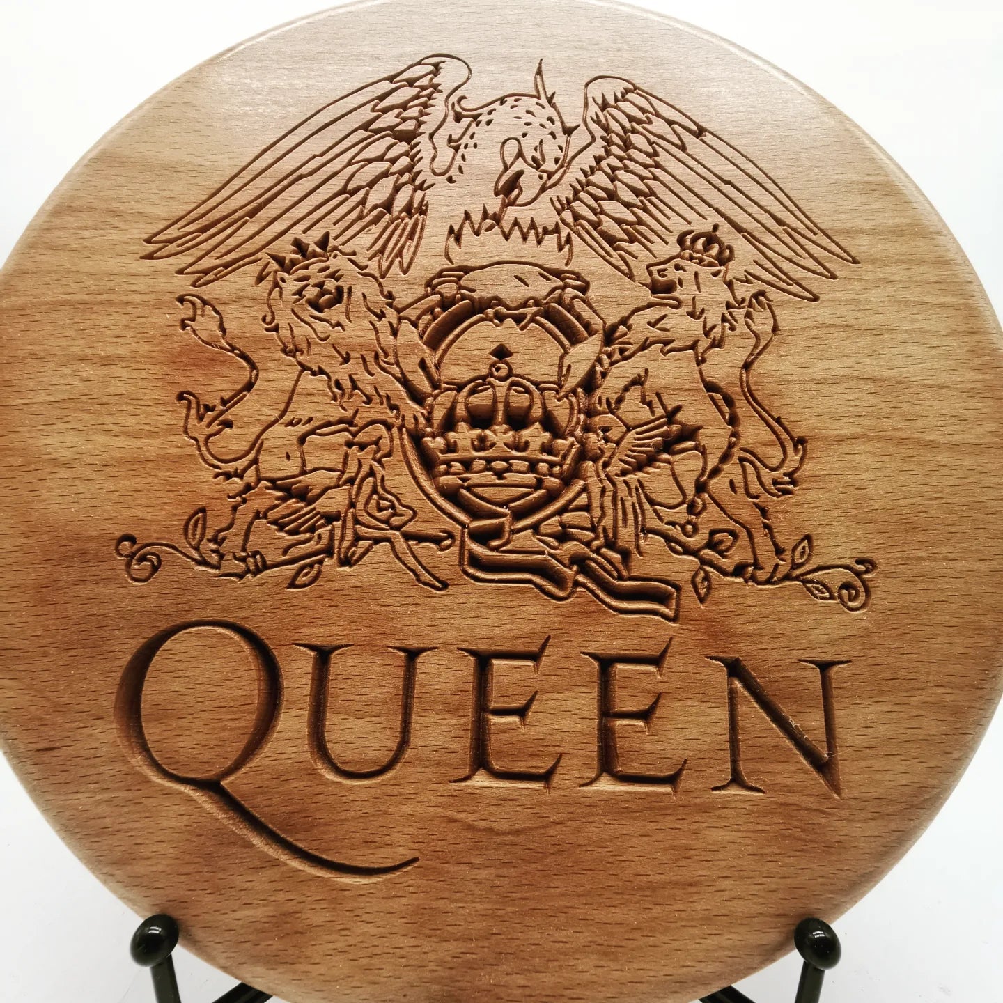 Queen crest