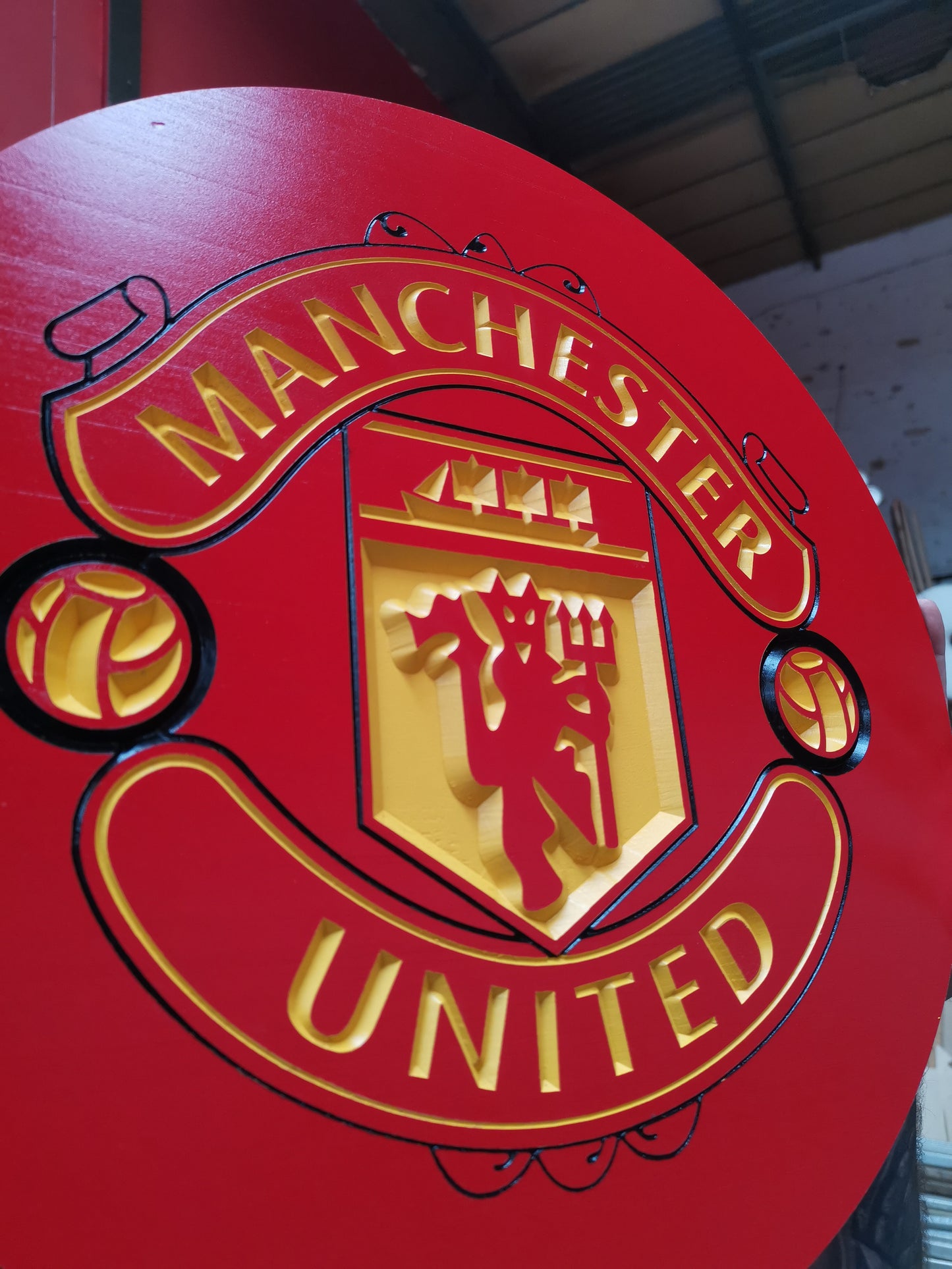 Manchester United FC Carved & painted team crest